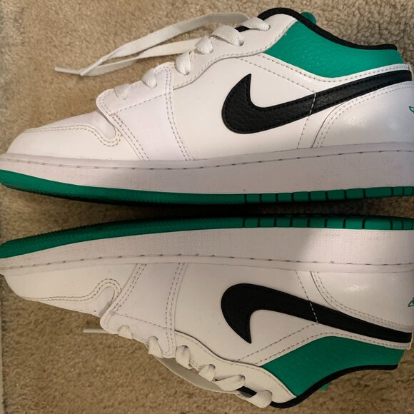 Nike Air Jordan 1 Low Stadium Green/White/Black 5.5Y (7W) - Picture 8 of 9